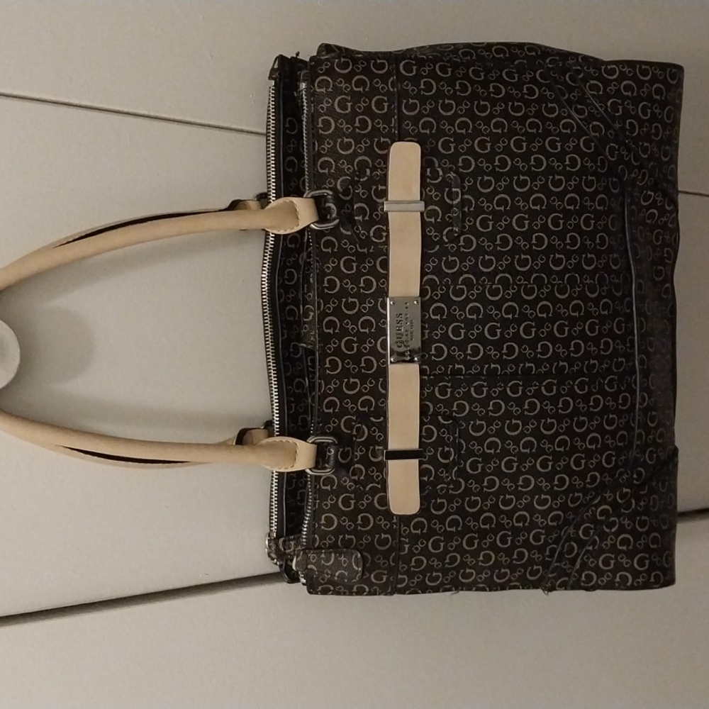 Pretty Guess Bag With Double Zippers!